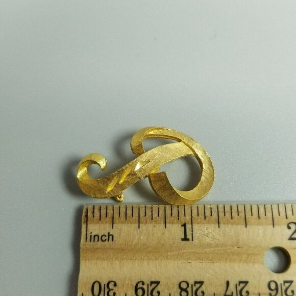 Vintage Mamselle P Letter Monogran Initial Brooch, Gold Tone Letter Lapel Pin - Picture 5 of 7